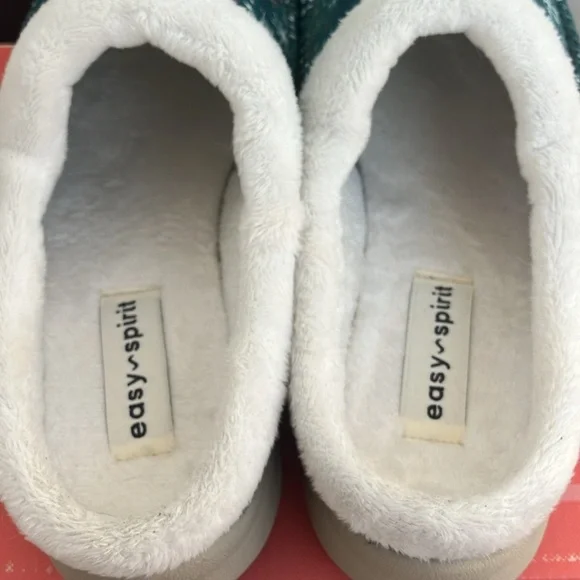 Teal, Red, and White Snowflake Print Fleece Lined Insulated Casual Slip-On Clogs - Picture 4 of 7